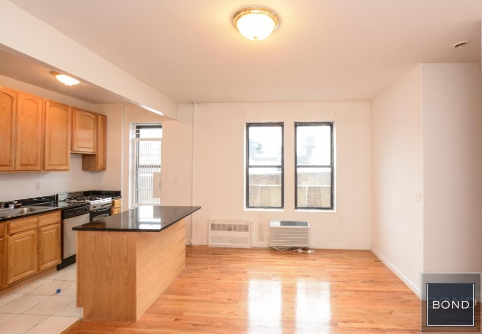 240 Waverly Place - Photo 0
