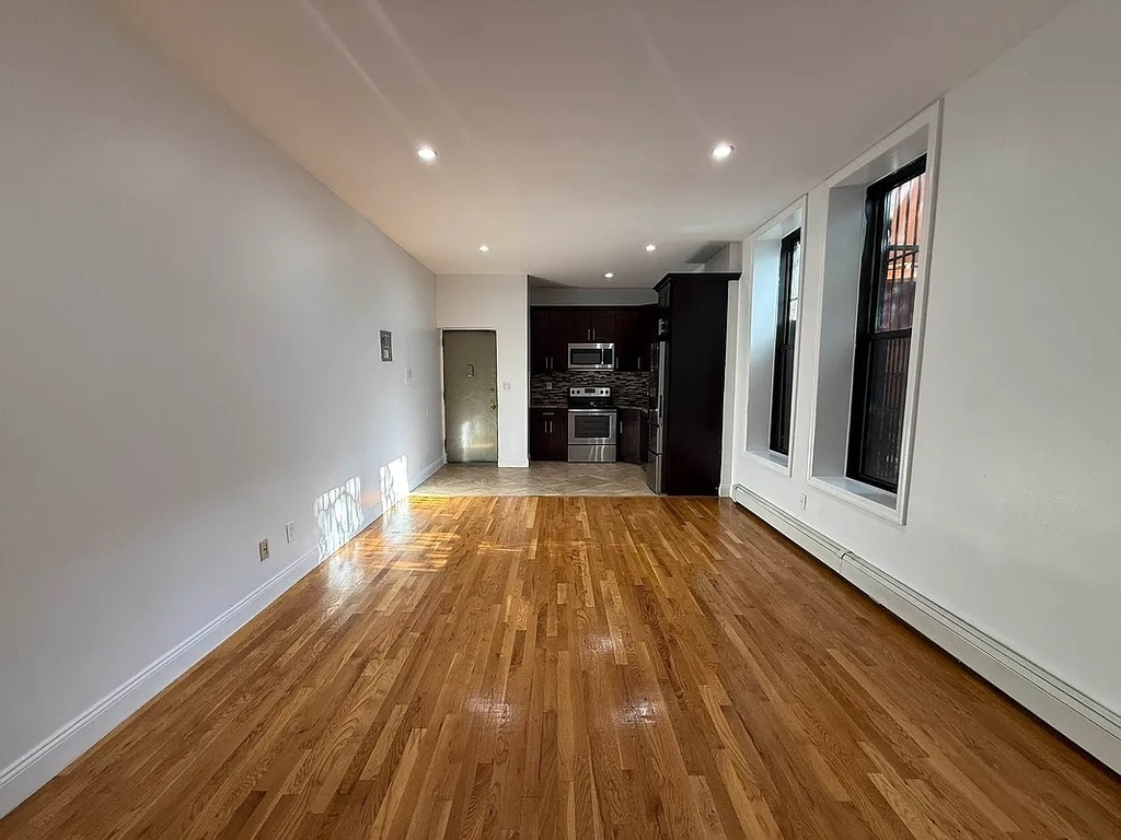 Throop Avenue - Photo 3