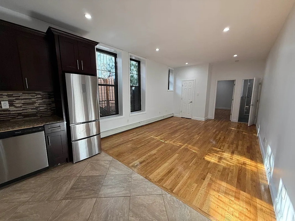 Throop Avenue - Photo 1