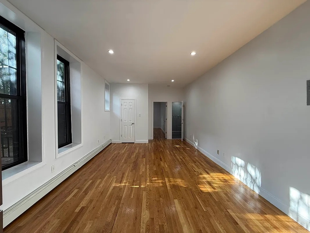 Throop Avenue - Photo 2