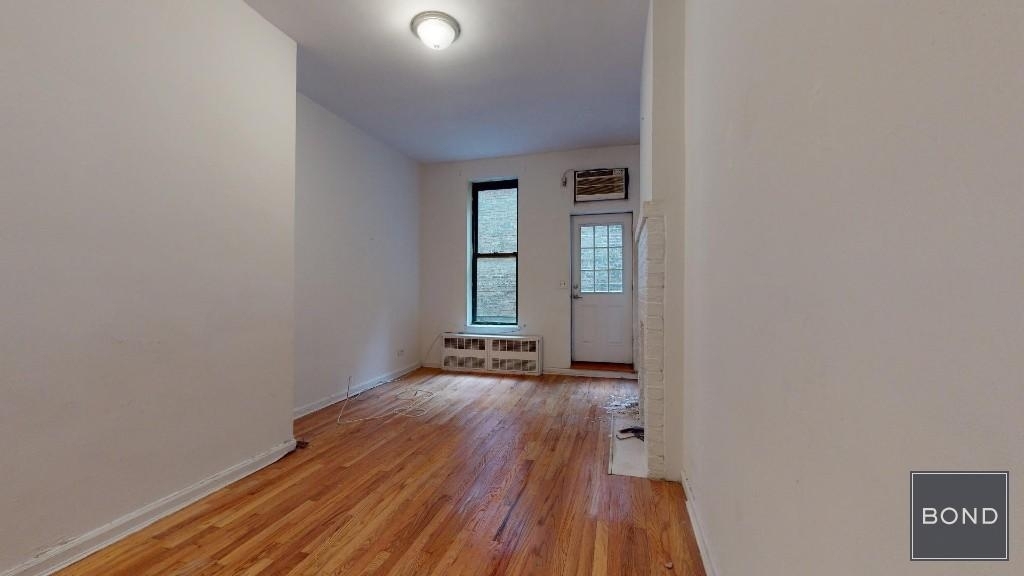 Bedford Street - Photo 2