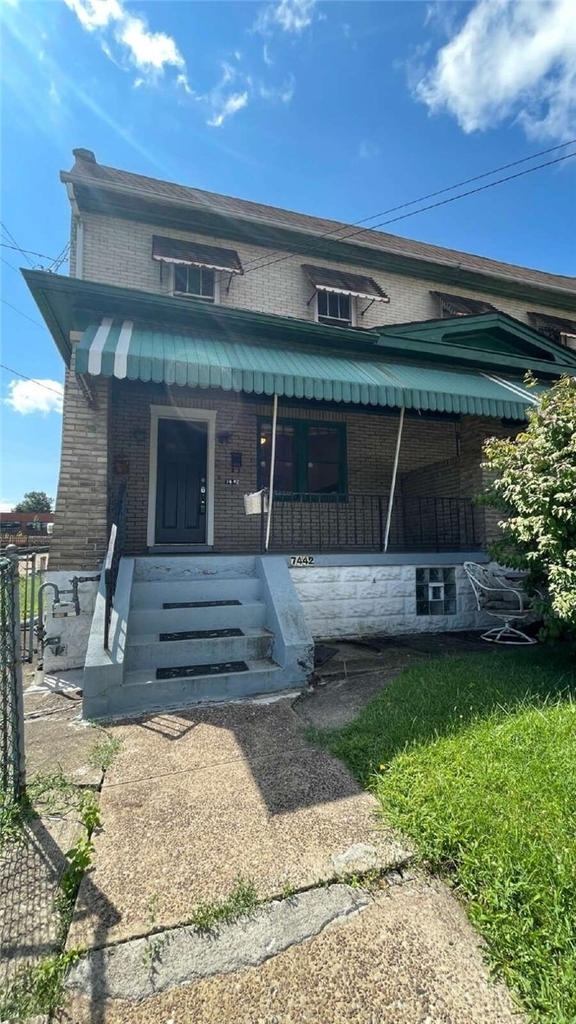 7442 Irvine St - Photo 0