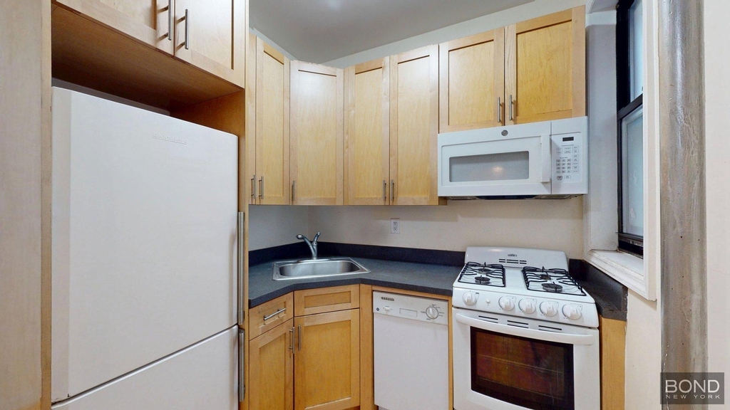 123 East 82nd Street - Photo 1