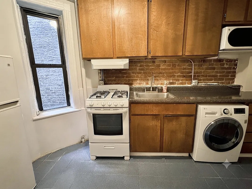 405 West 49th Street - Photo 2
