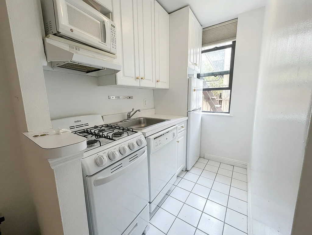 426 East 81st Street - Photo 1