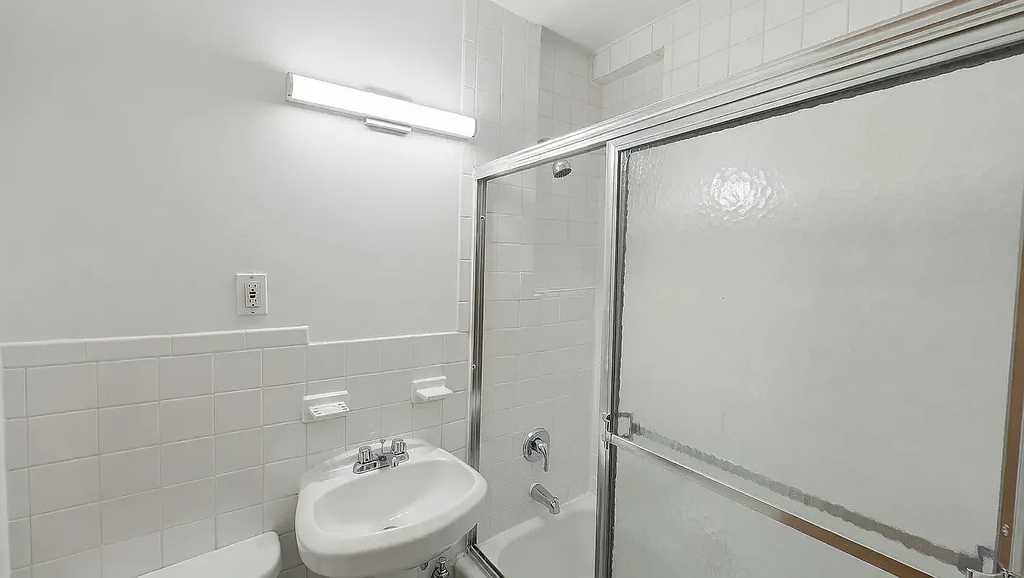 426 East 81st Street - Photo 3