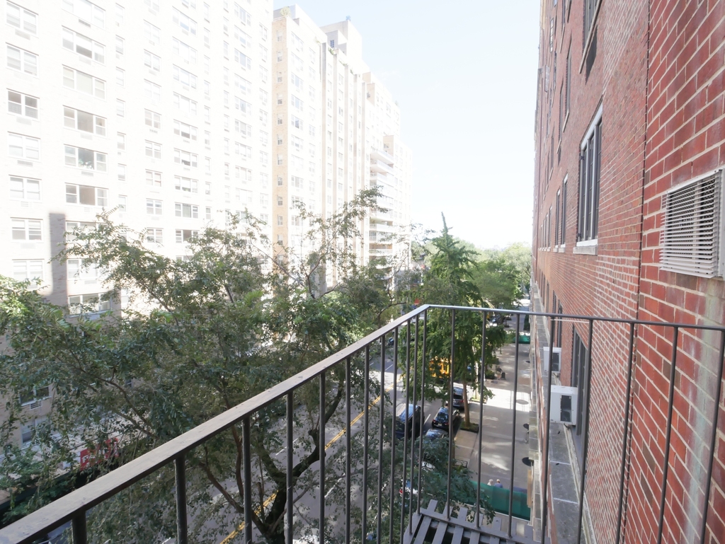 516 East 86th Street - Photo 12