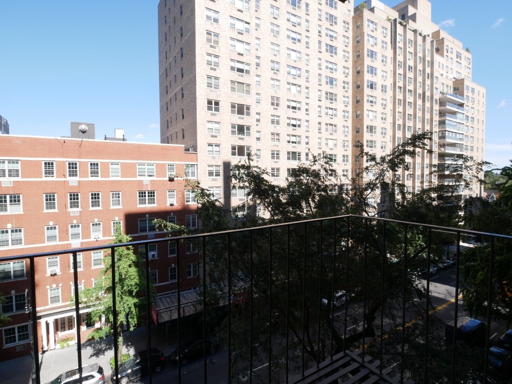 516 East 86th Street - Photo 8
