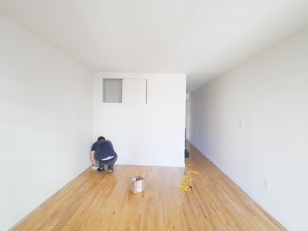 516 East 86th Street - Photo 2