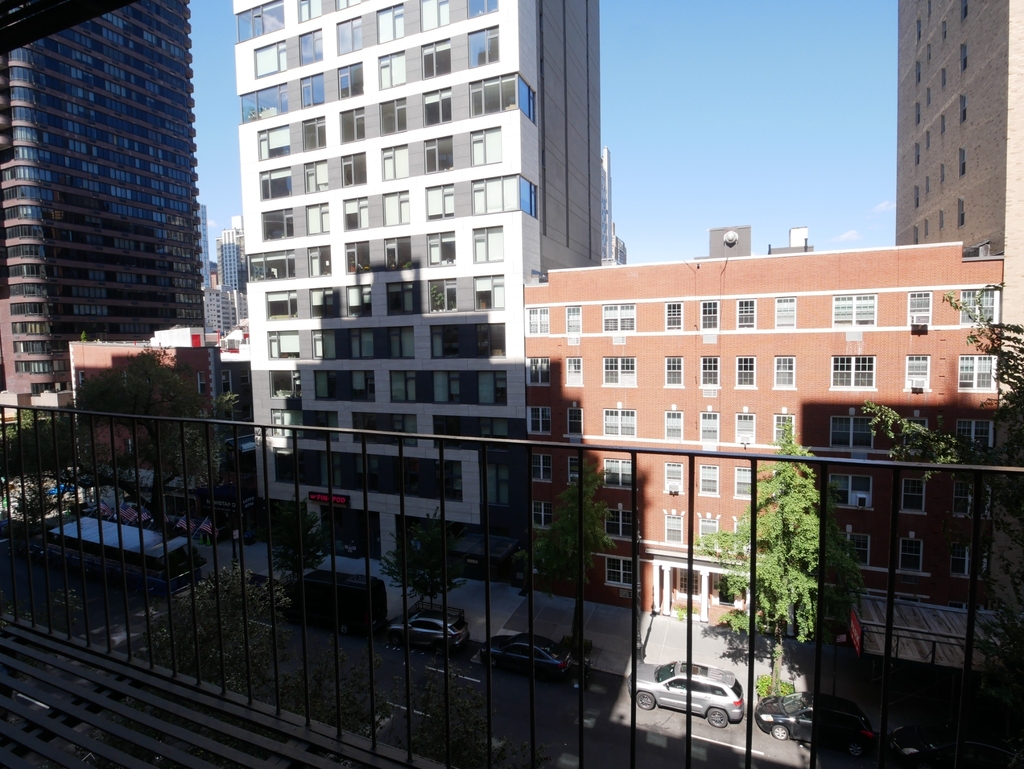 516 East 86th Street - Photo 9