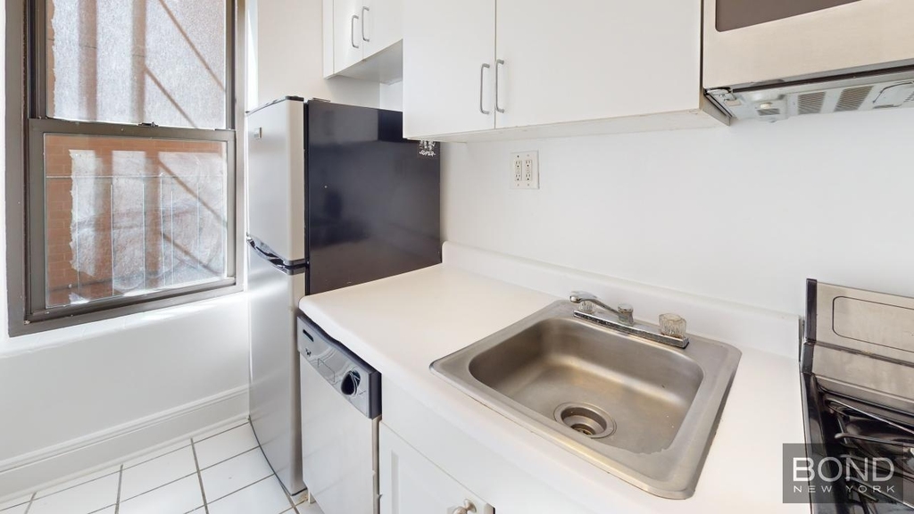 124 East 24th Street - Photo 4