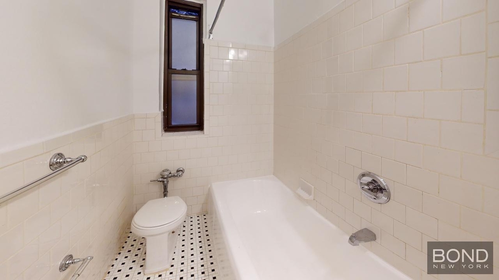 124 East 24th Street - Photo 3