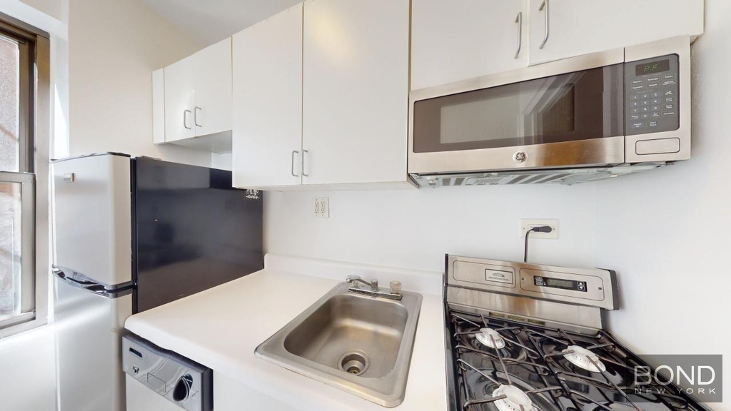 124 East 24th Street - Photo 1