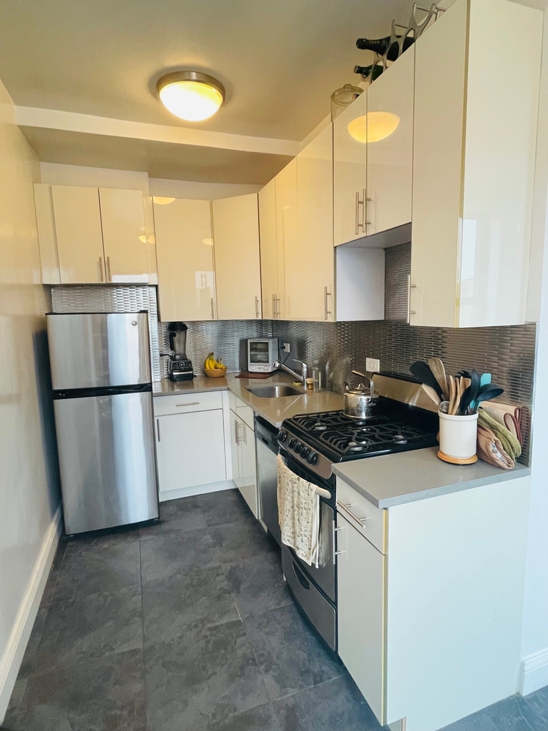 West 106th Street - Photo 6