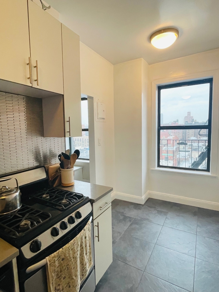 West 106th Street - Photo 7