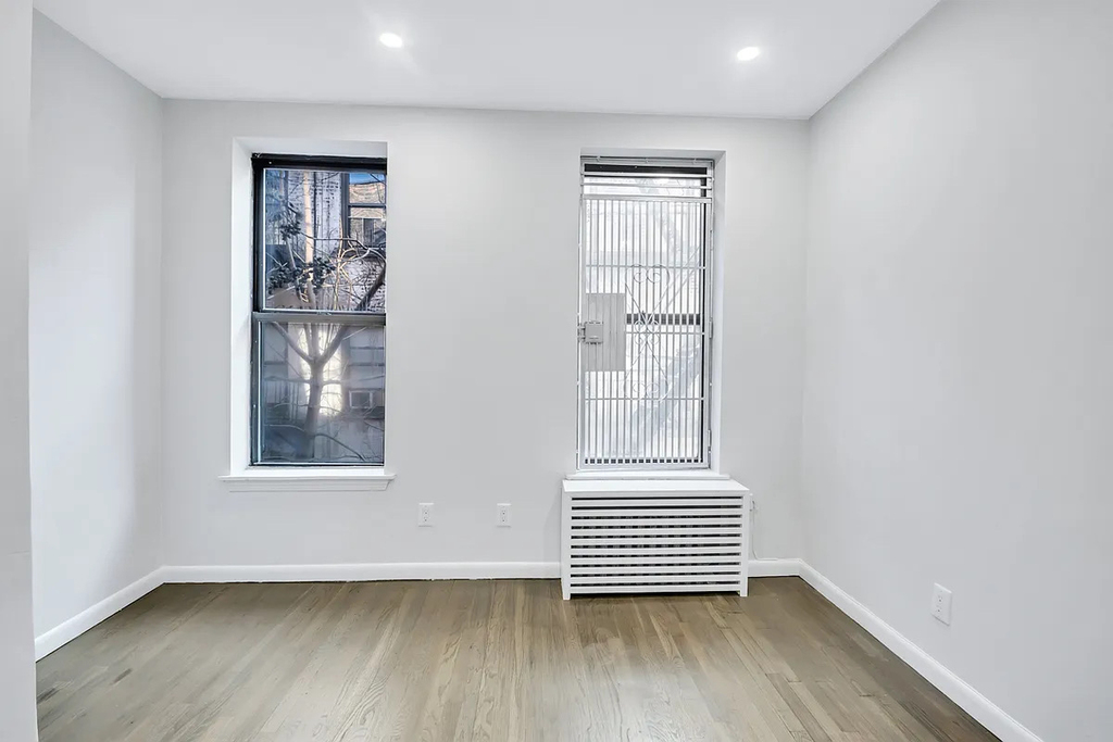 414 West 49th Street - Photo 3