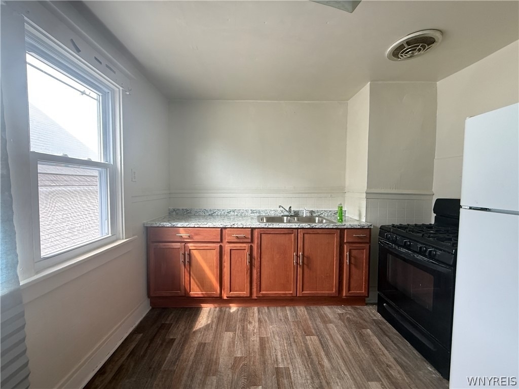 216 Newburgh Avenue - Photo 1