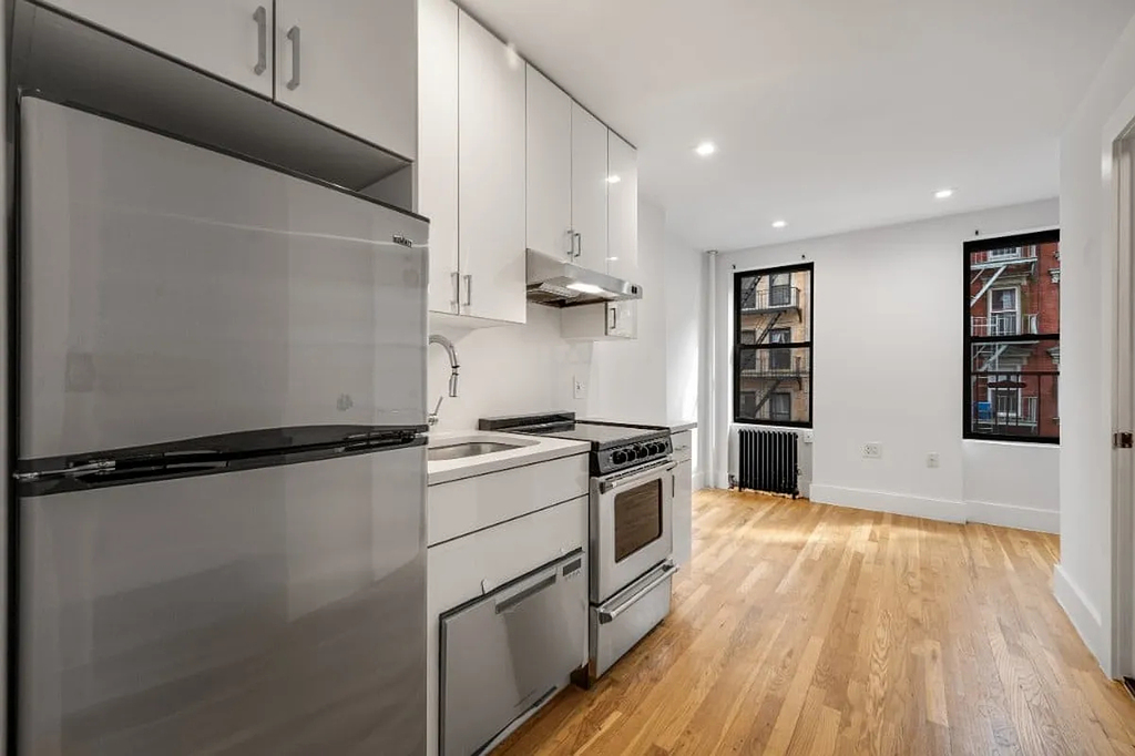 437 East 9th Street - Photo 0