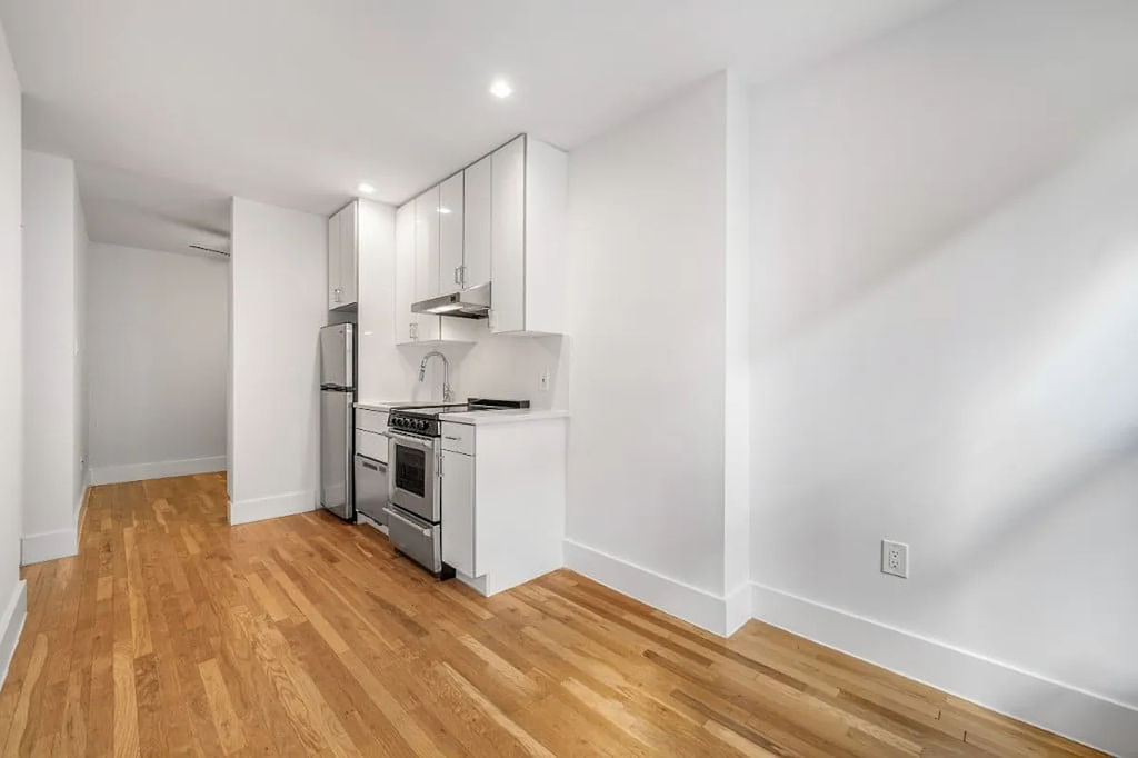 437 East 9th Street - Photo 1