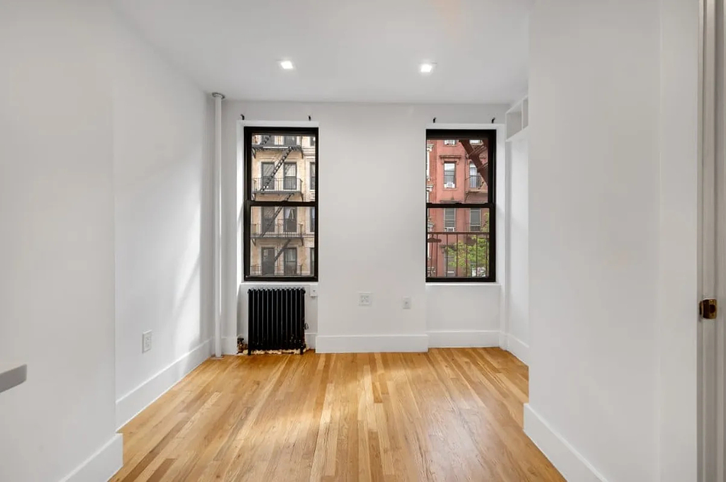 437 East 9th Street - Photo 2