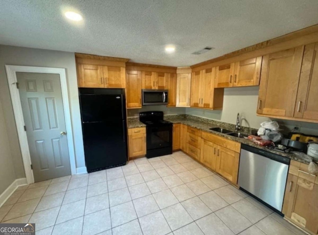 37 Mcintosh Parkway - Photo 1