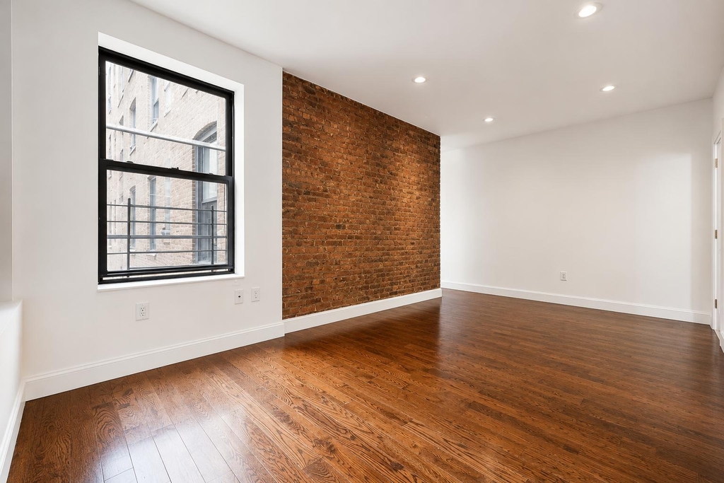 186 Claremont Avenue - Photo 2