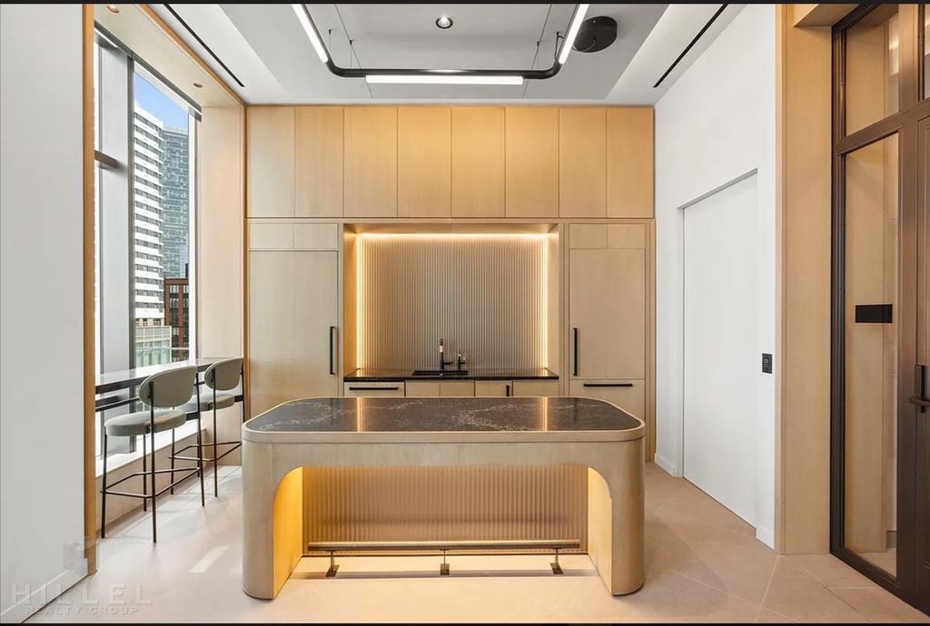 42nd Road - Photo 10