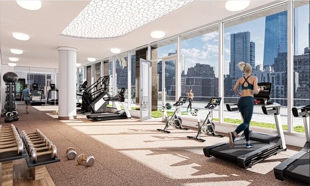 10th Avenue - Photo 8