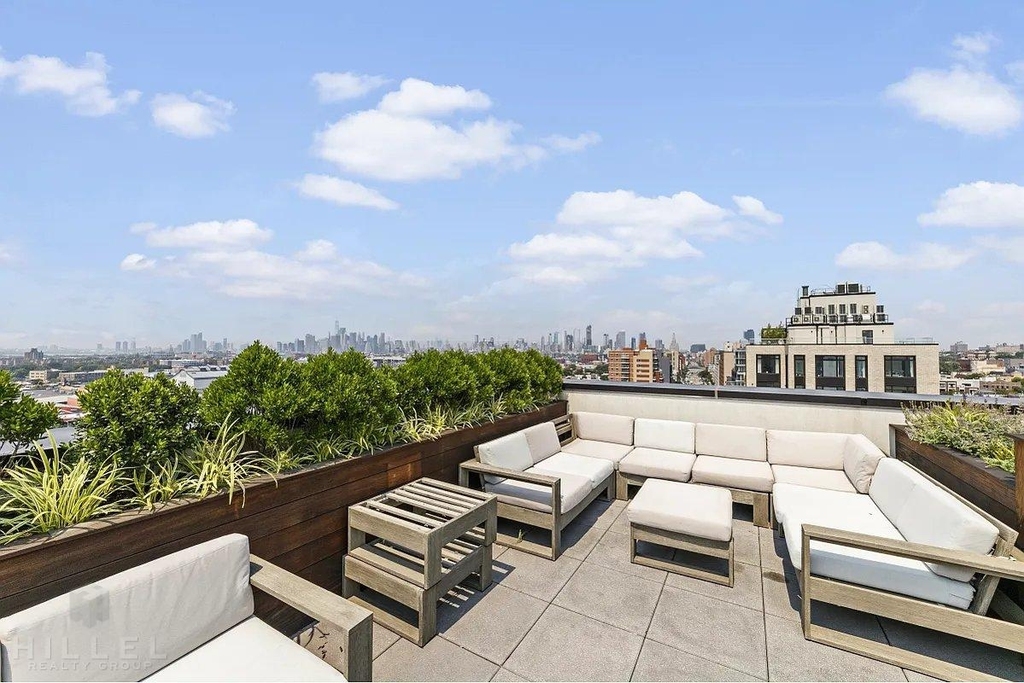 Fourth Avenue - Photo 11