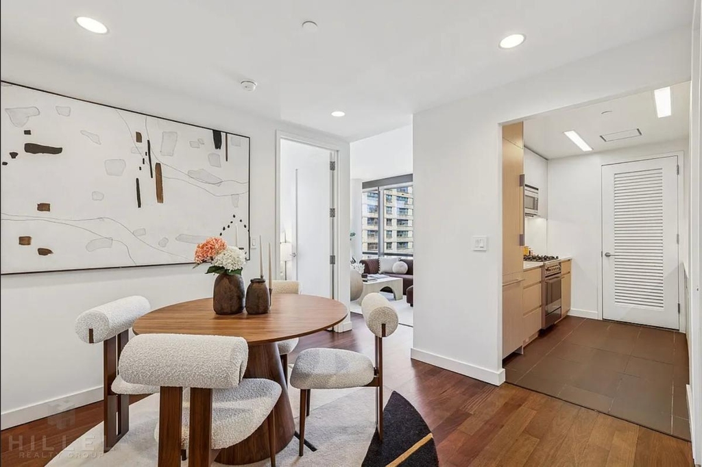 West 67th Street - Photo 4