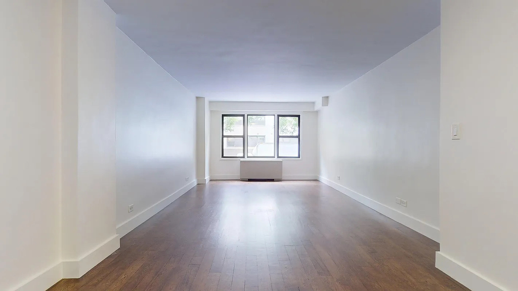 220 East 63rd Street - Photo 2