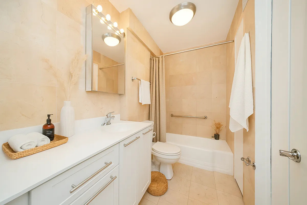 236 East 36th Street - Photo 3