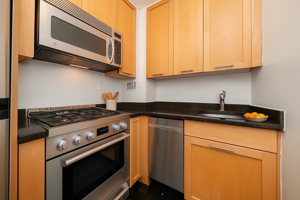 236 East 36th Street - Photo 2