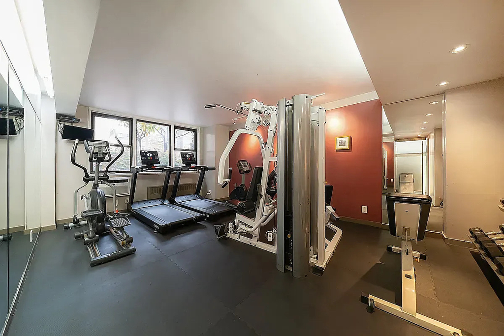 236 East 36th Street - Photo 4