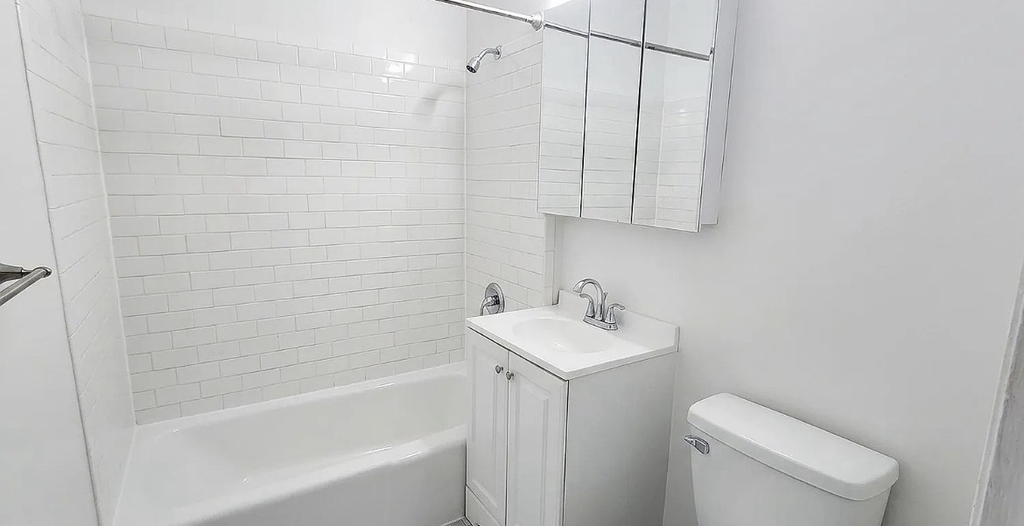 270 West 25th Street - Photo 5