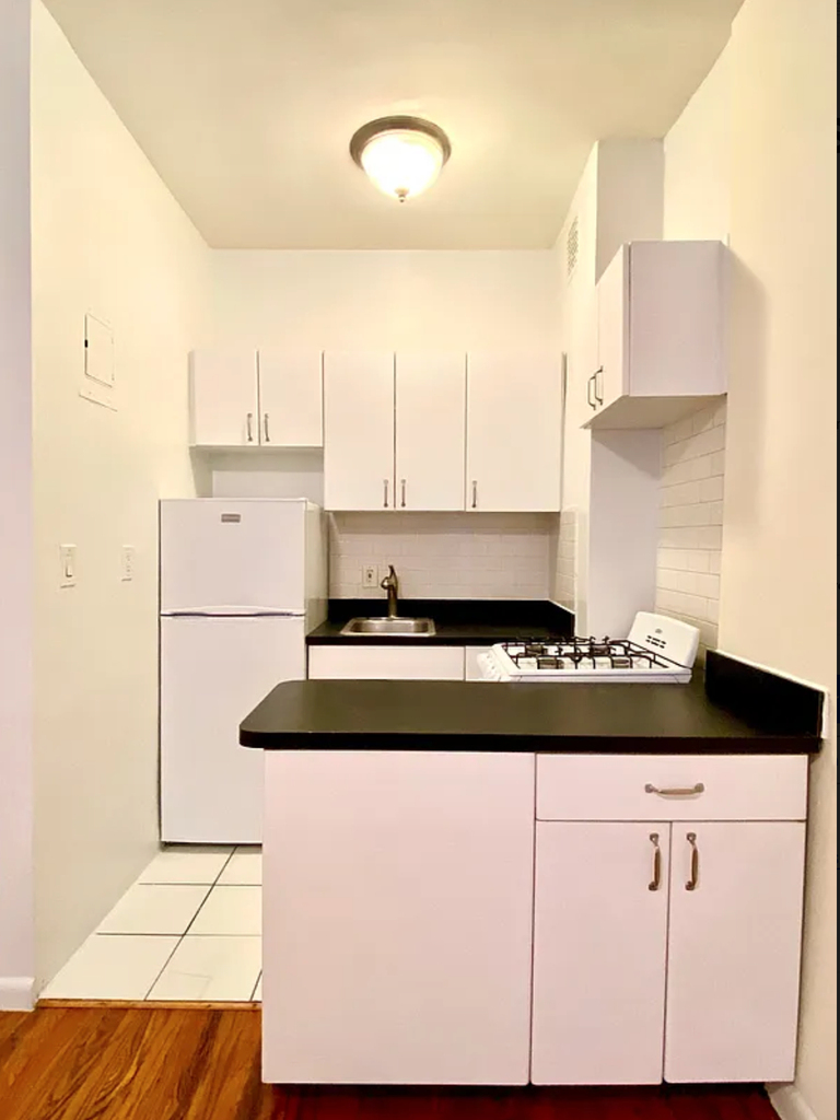 East 74th Street and York - Photo 8
