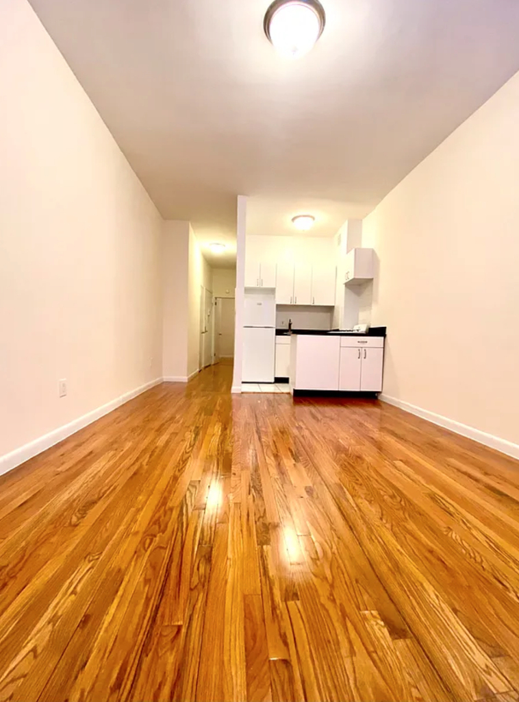 East 74th Street and York - Photo 10