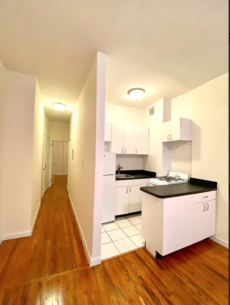 East 74th Street and York - Photo 9