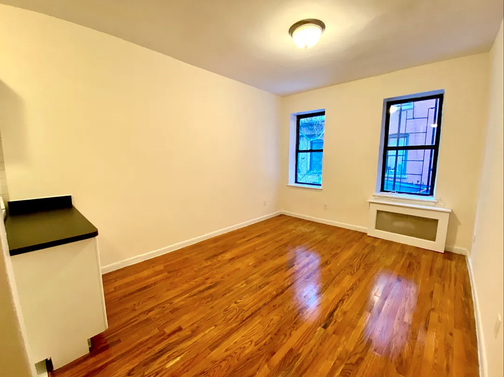 East 74th Street and York - Photo 7