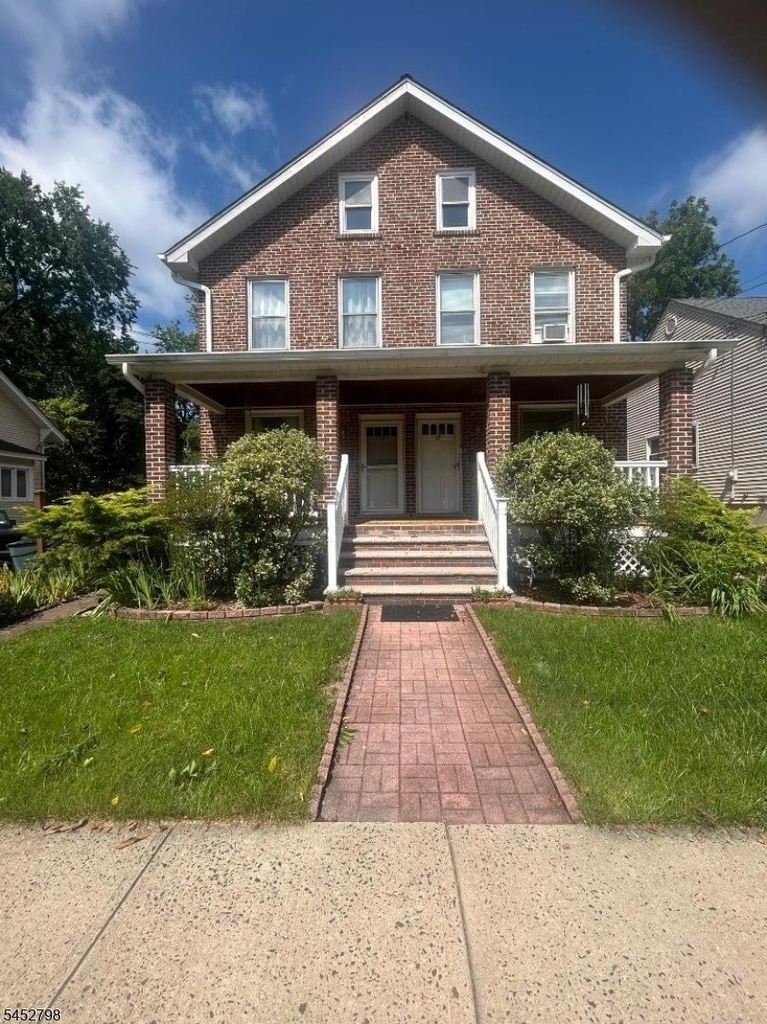 17 Codington Pl - Photo 0