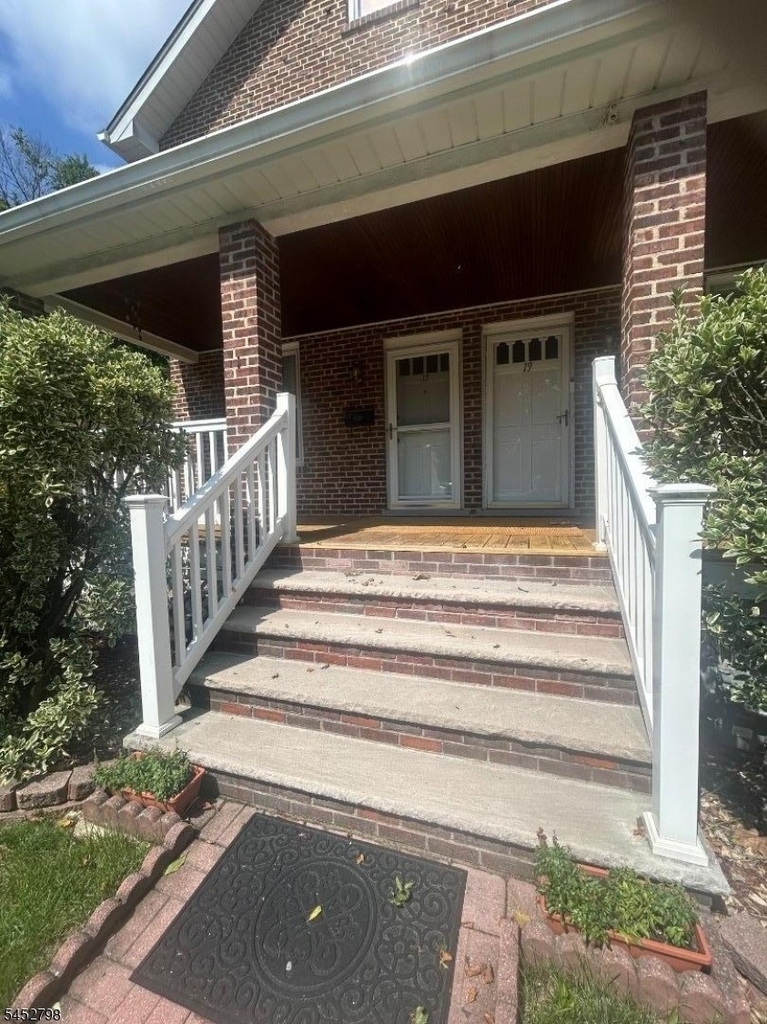 17 Codington Pl - Photo 1