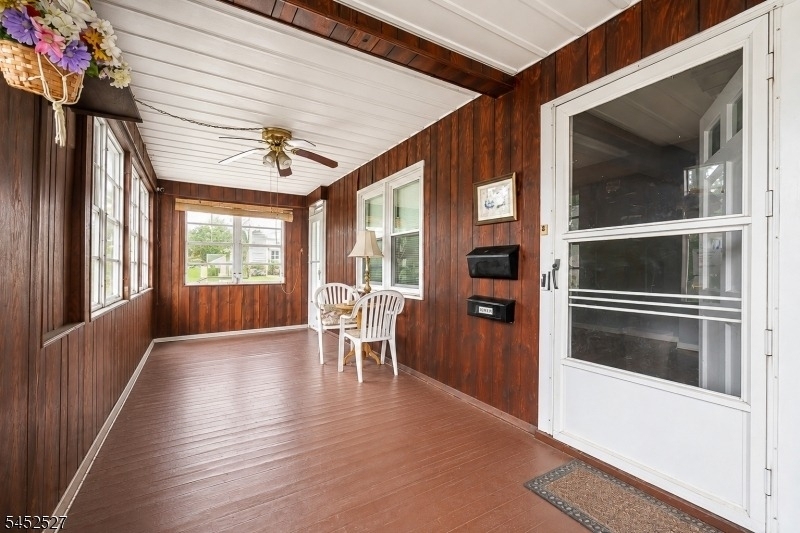 305 Manning Ave - Photo 1