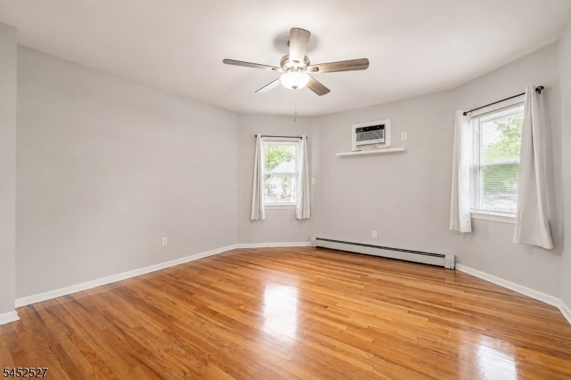 305 Manning Ave - Photo 3
