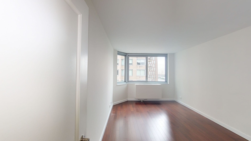 401 E 34th St - Photo 3