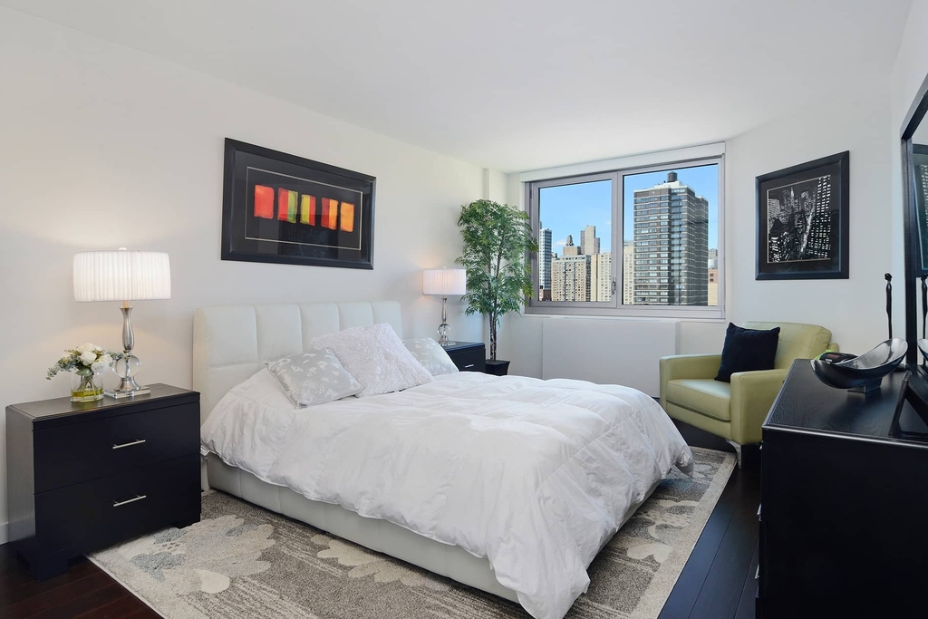 401 E 34th St - Photo 21