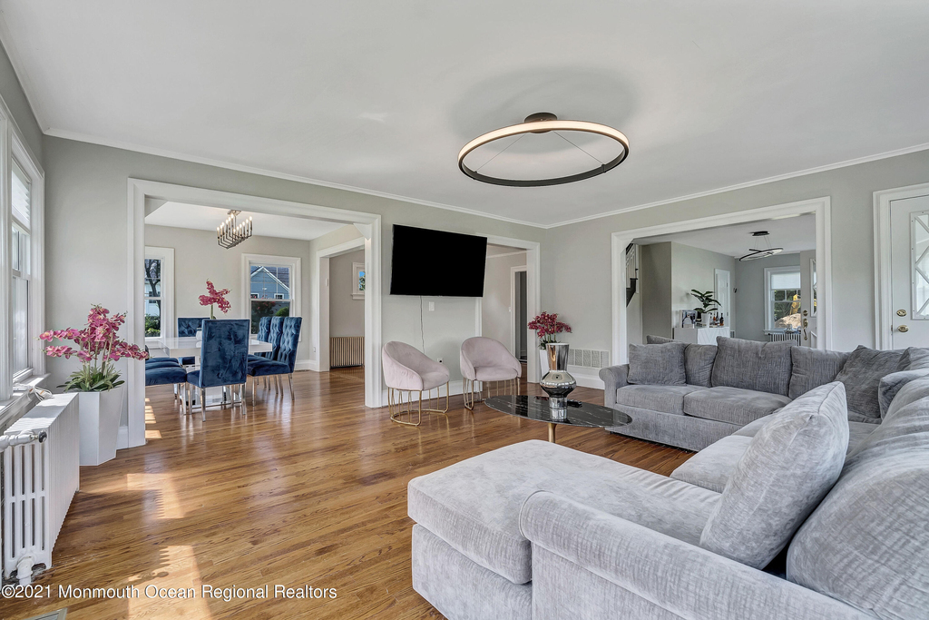 110 Monmouth Drive - Photo 5