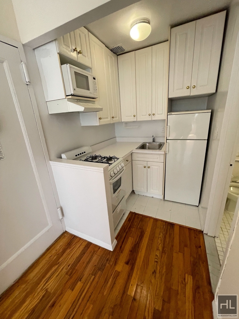 East 84 Street - Photo 2