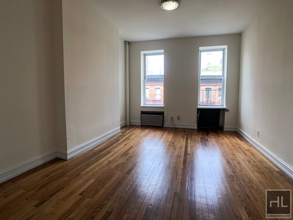 East 81 Street - Photo 0