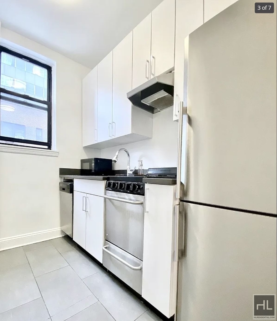 E 55 St - Photo 2