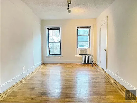 East 84 Street - Photo 0